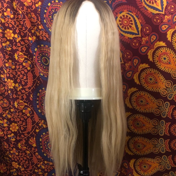 28” blonde lace front - Picture 1 of 2